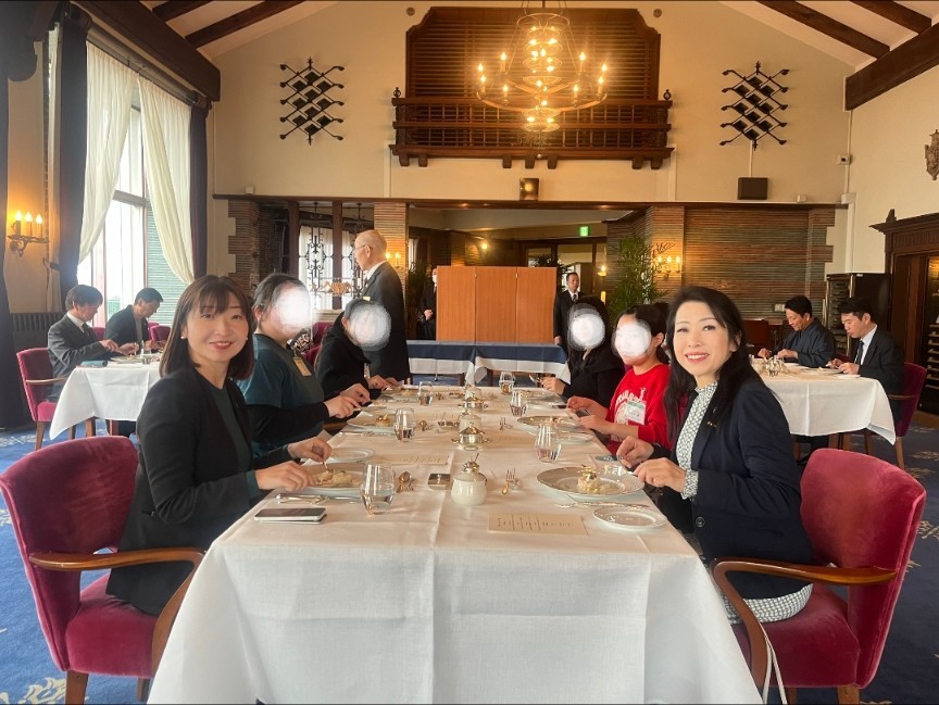 テーブルマナー教室の実施：川奈ホテルにて、子供たちが国際的なマナーを体験する場を提供しました。